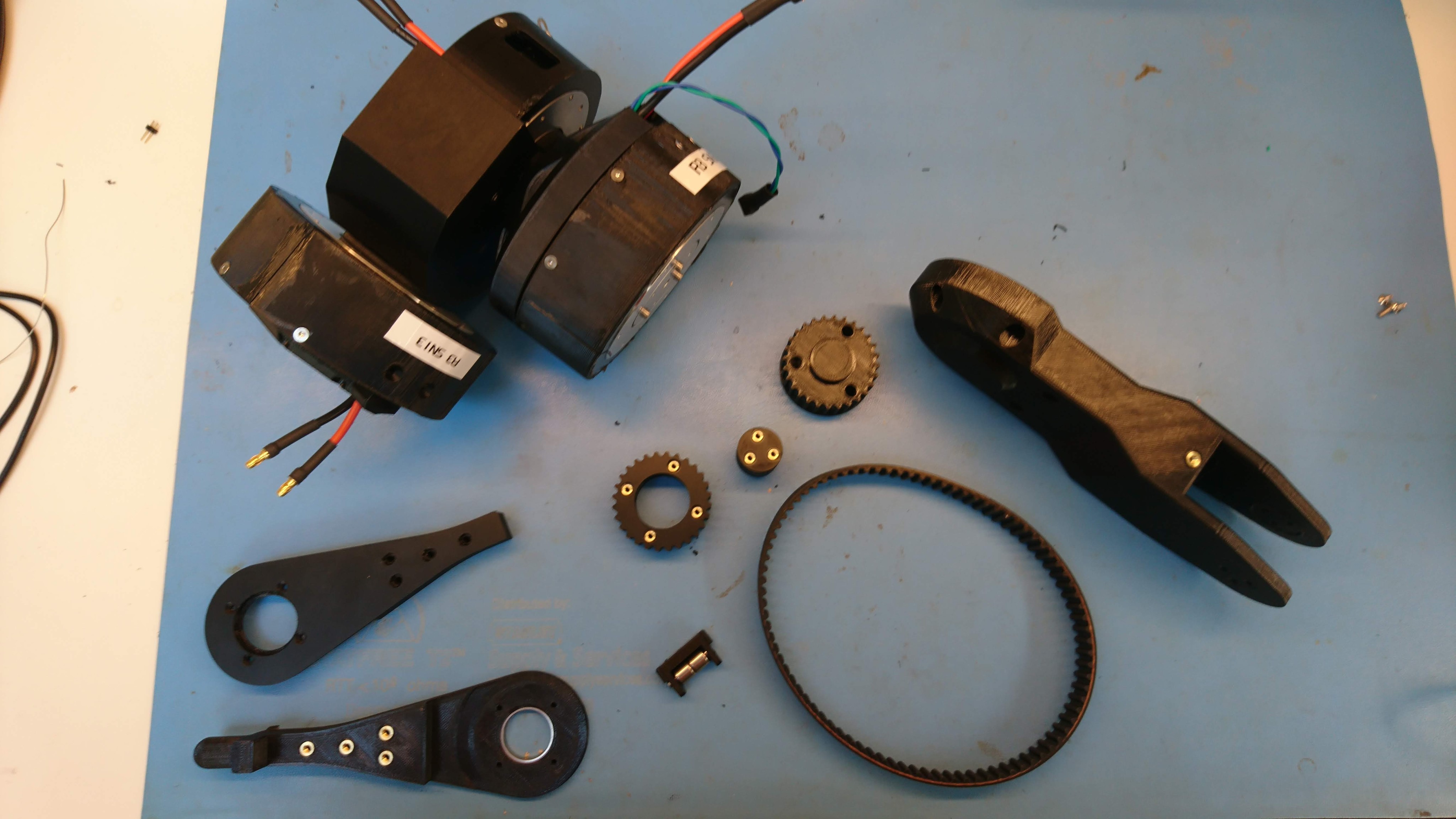 The shoulder and upper leg adapter installed, all the leg pieces splayed out