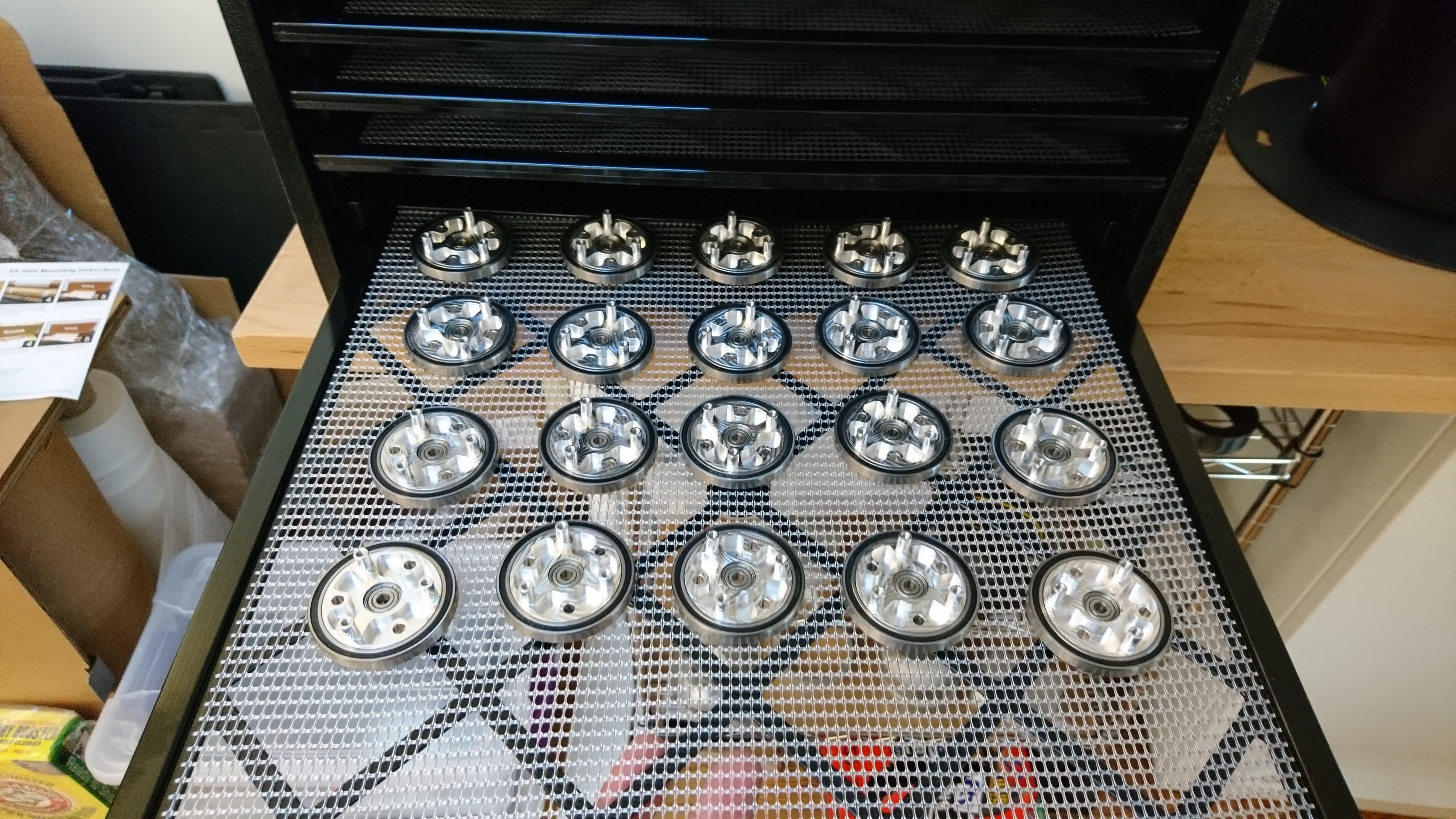 Output bearing on the planet outputs